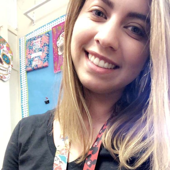 Meet your Posher, Stephanie - Picture 1 of 2